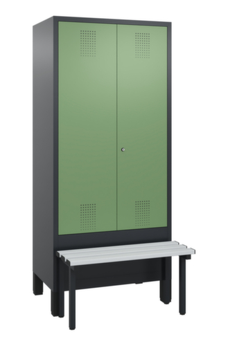 C+P Umkleideschrank Evolo mit vorgebauter Sitzbank + 2 Abteile gemeinsam verschließbar, Abteilbreite 400 mm