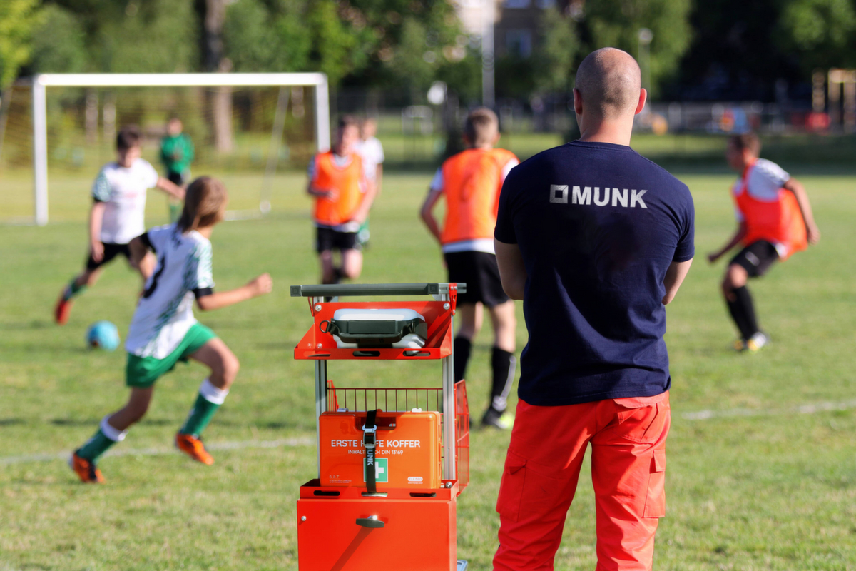 MUNK Sicherheitskarre SafeCaddy® "Erste Hilfe", Traglast 51,2 kg, Polyurethan-Bereifung Milieu 1 ZOOM